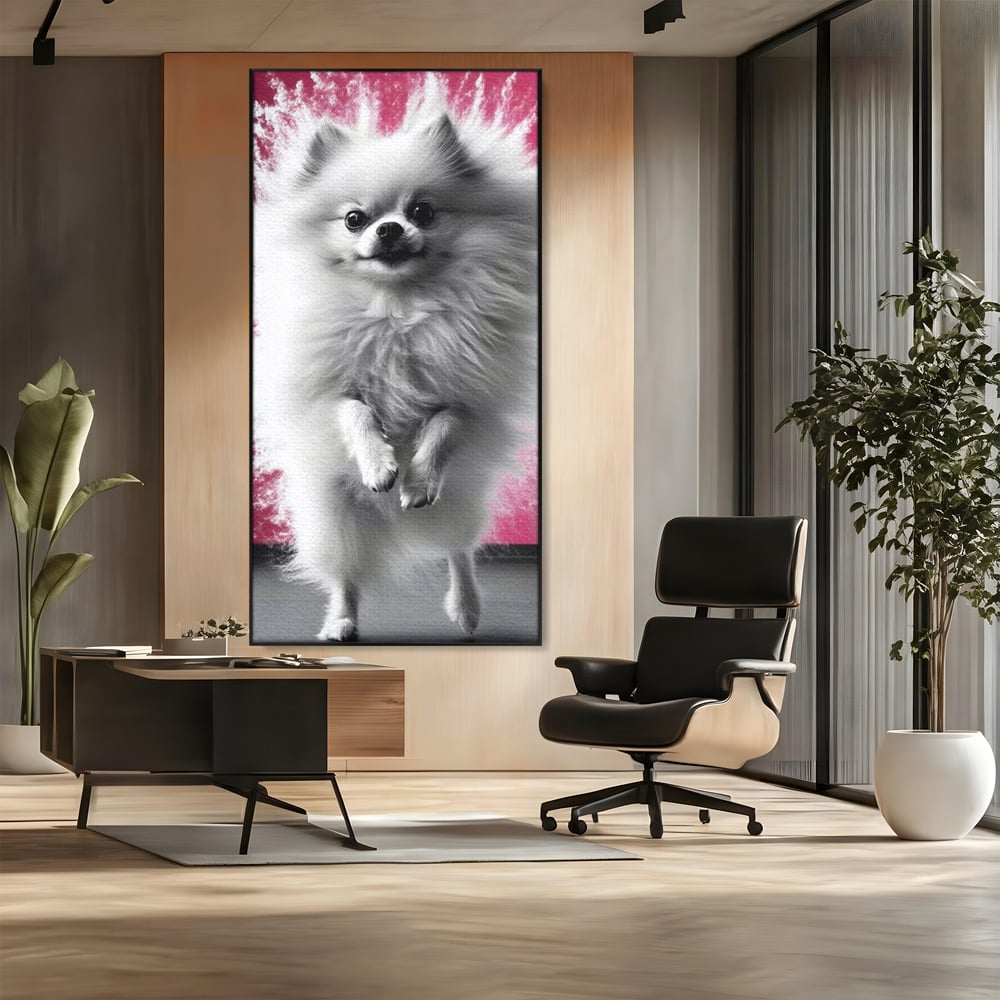Tablou canvas cu tablou canvas cu caine pomeranian alb, in rama de aluminiu negru, pe perete intr-un birou
